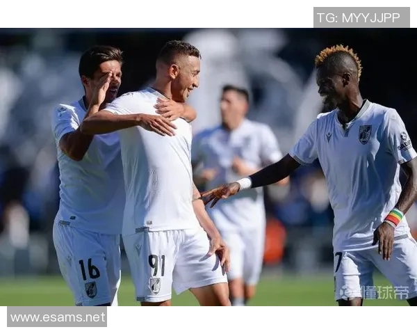 通德拉与塞图巴尔的精彩对决揭示了足球战术与团队合作的重要性 通德拉与塞图巴尔的精彩对决揭示了足球战术与团队合作的重要性