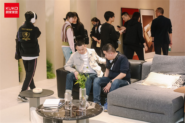 BSports官网重构糊口新场景 顾家家居携客餐厅新品表态2025深圳国际家具展(图2)