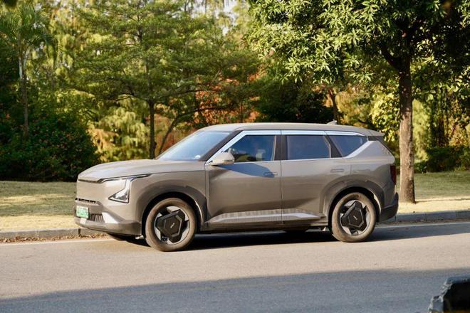 必一运动EV5晴雨挡：AUTOCLOVER奥克福六片装钢琴黑铂金款(图1)