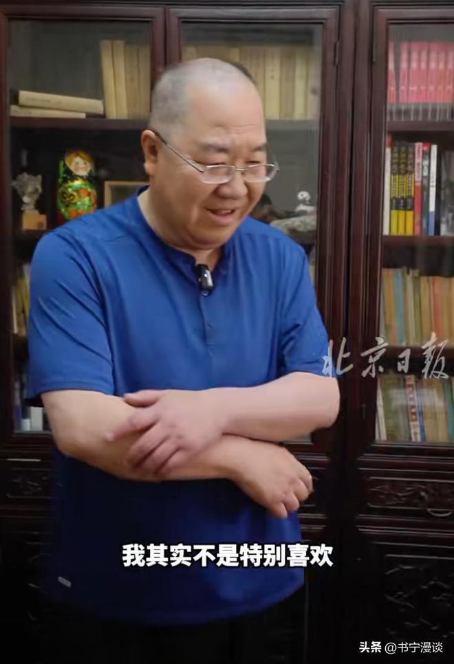 必一运动65岁英达罕晒北京别墅客堂都是黄花梨家具家中藏品代价万万(图14)