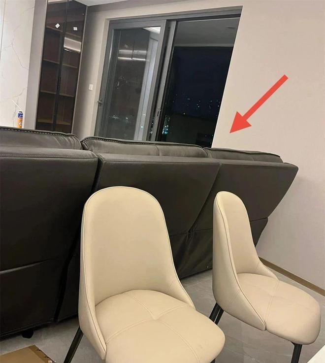 必一运动官网为何说横厅“成败看沙发”？沙发踩这7个坑客堂装修毁了一半(图8)