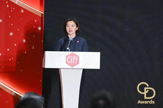 必一运动官网CIFF广州 2025「华钻之星」颁奖仪式（民用家具展专场）浩大举行(图2)